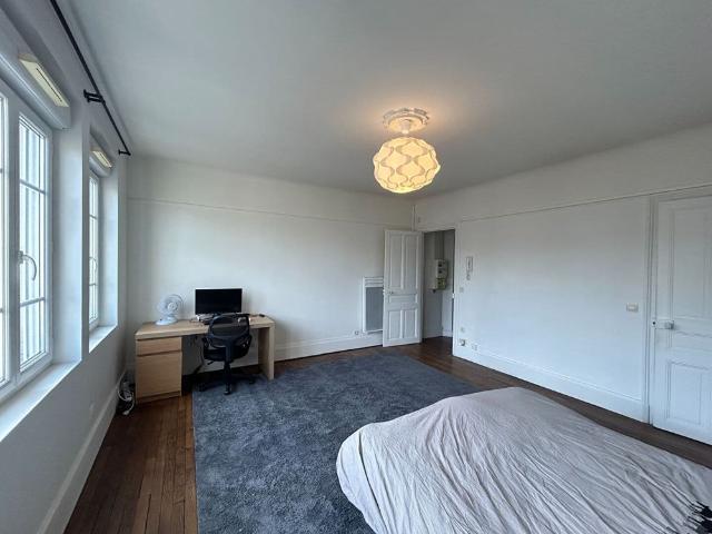 STUDIO MEUBLÉ 14 m² HYPER CENTRE HOTEL DE VILLE