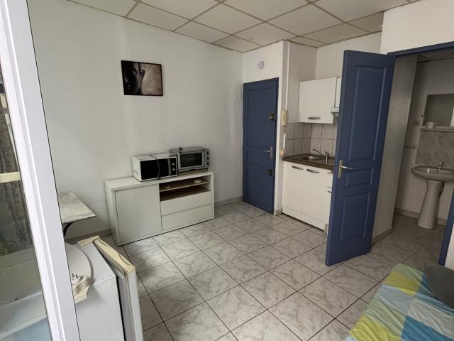 STUDIO MEUBLE 15.60 M2 AUBAGNE