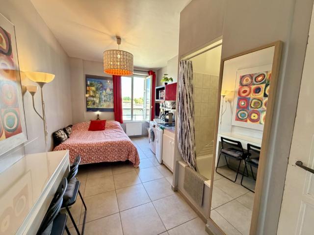 STUDIO MEUBLE 16M2 RUE DE LA RICHELANDIERE ST ETIENNE