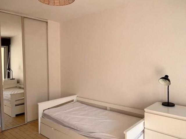 Studio meublé 18.9 m², kitchenette équipée, avec balcon