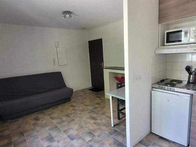 Studio meublé 18m2 proche gare, IUT2