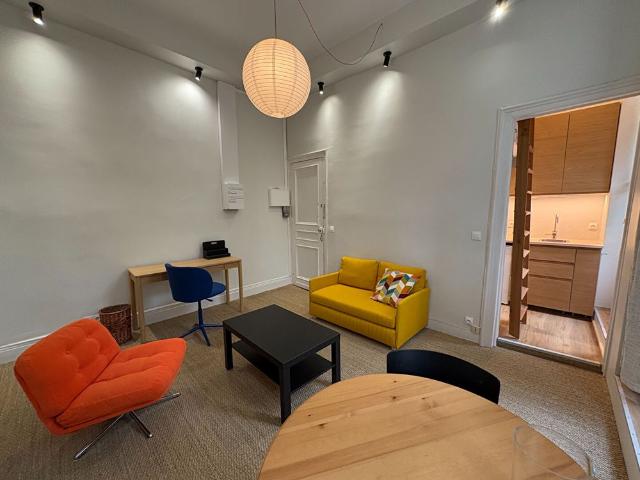 Studio MEUBLE 19,66m2, rue Inkerman – République réf G478 01R