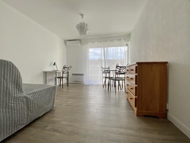 STUDIO MEUBLE 1ER ETAGE AVEC BALCON 13005
