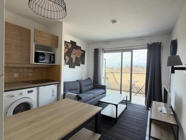 Studio meublé 24 m² avec terrasse — Cannes La Bocca Bail étudiant sept juin
