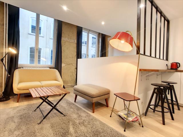 STUDIO – MEUBLE – 27 m2 – 69002 – LYON