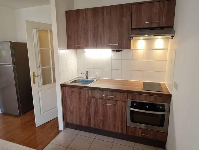 Studio meublé 28 m2 avec parking