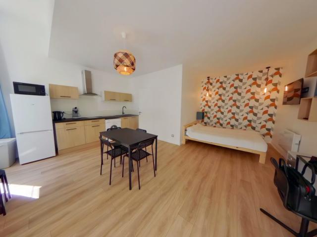 STUDIO MEUBLE 28 M²