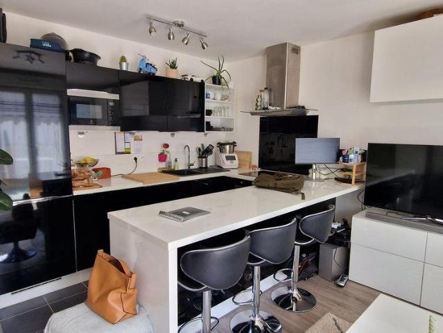 Studio meublé 29 m² – Haut de Buc, calme, proche V