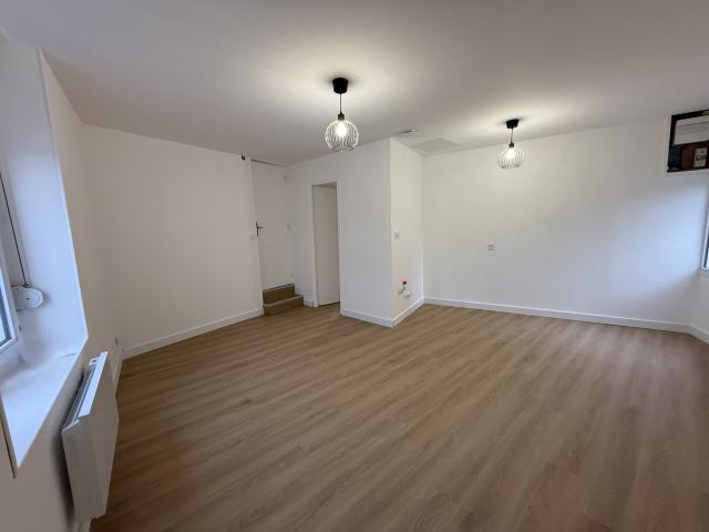 STUDIO meublé 22 m2 HYPERCENTRE DE CHOLET 450 EUR HC