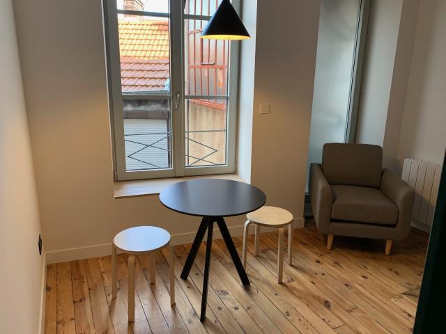 STUDIO MEUBLE 22 m² belles prestations hyper centre lot 301