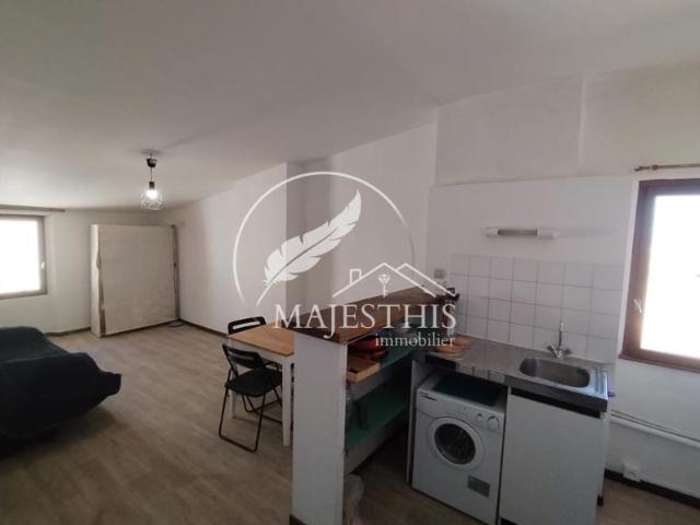 STUDIO MEUBLE 23.53M2 CENTRE HISTORIQUE DE HYERES