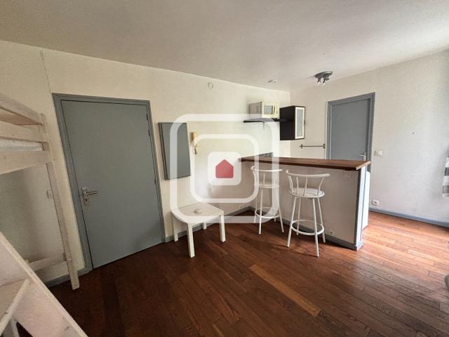 STUDIO MEUBLE 23.87M2 HYPER CENTRE REIMS GARE