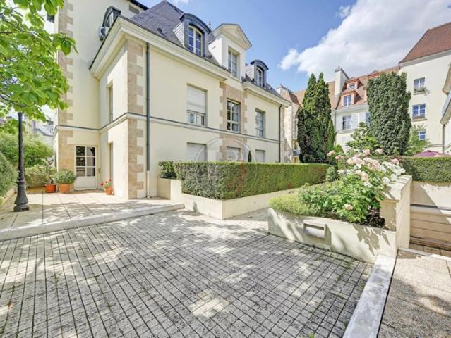 Studio meublé 30 m² Dernier étage avec ascenseur Hotels de Grammont