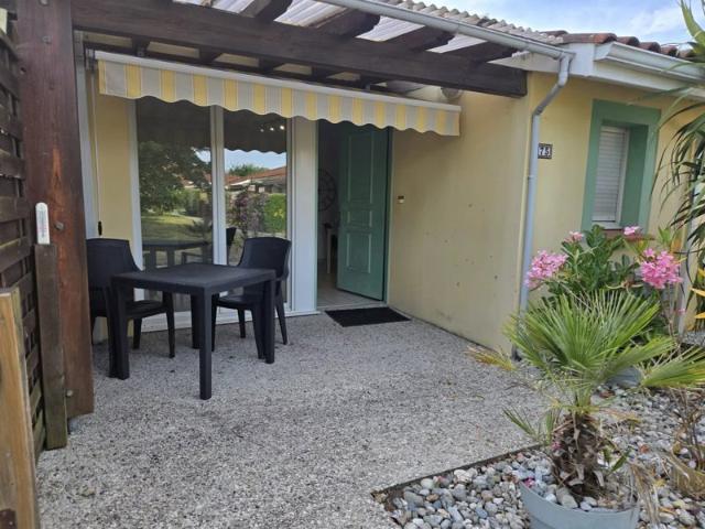 STUDIO MEUBLÉ 30 m² – TERRASSE – PARKING – VILLAS VERMEIL