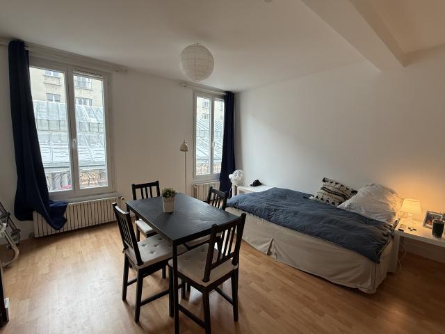 STUDIO MEUBLÉ 33M2