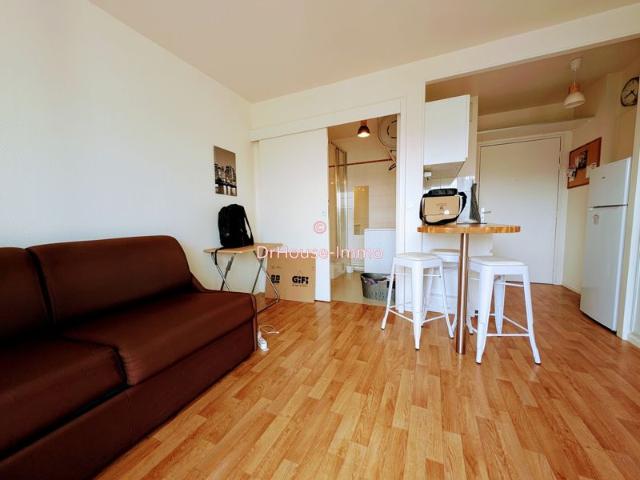 Studio meublé 5' RER
