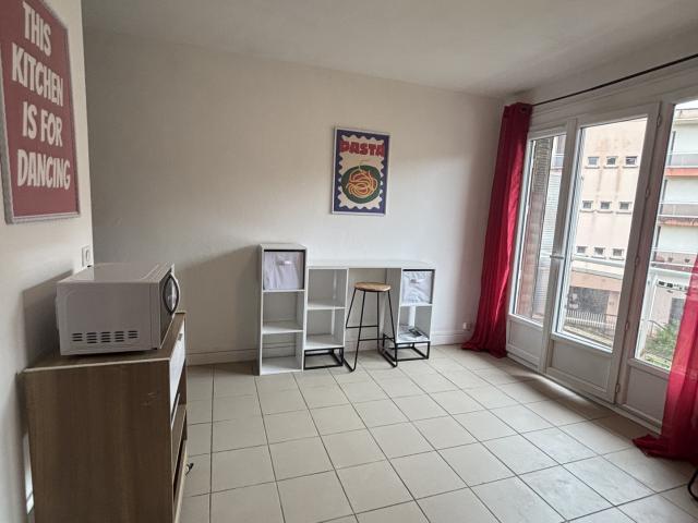Studio meublée centre ville avec balcon