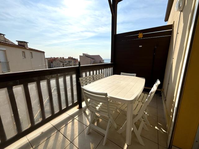 STUDIO MEZZANINE AVEC TERRASSE VUE MER