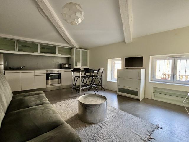 STUDIO MEZZANINE AMENAGE AVEC GOUT