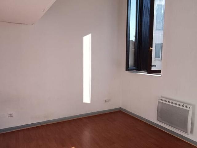 Studio non meublé, place bachelier, libre immédiatement