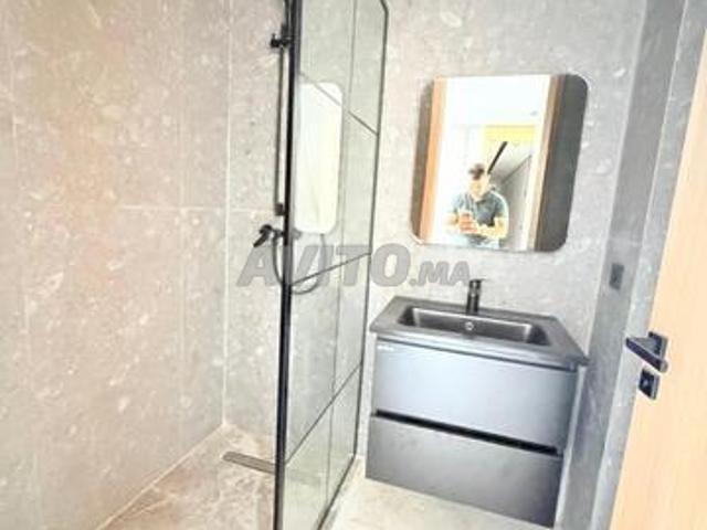 Studio neuf vide à louer à abdelmoumen