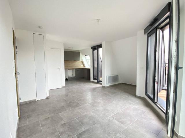 Studio neuf avec 2 balcons