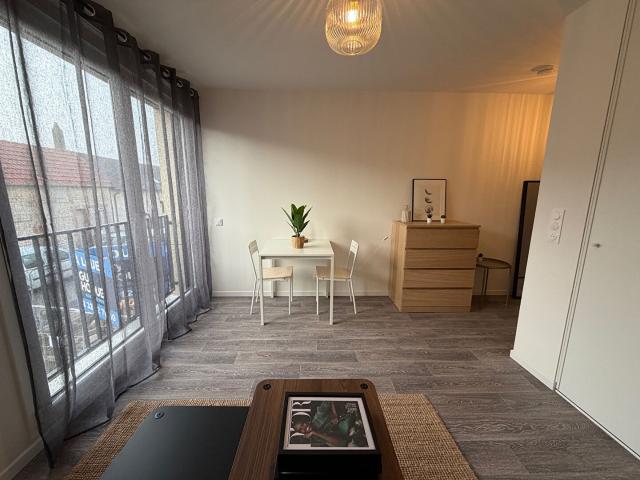 Studio neuf centre ville Louviers