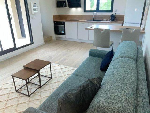 Studio neuf climatisé avec terrasse