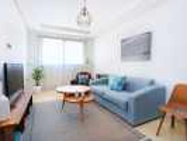 Studio neuf et meublé de 70 m² racine