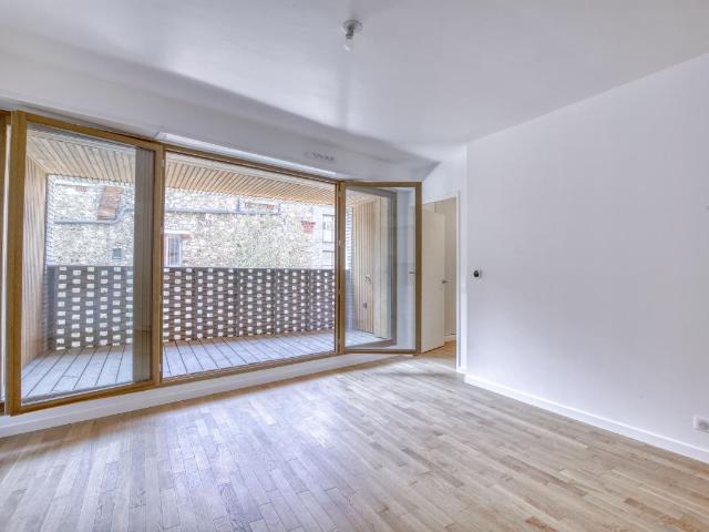 Studio neuf, lumineux, avec gardien et espaces verts à Versailles