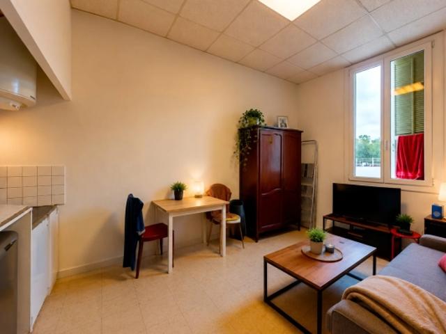STUDIO NICE CENTRE. DERNIER ETAGE