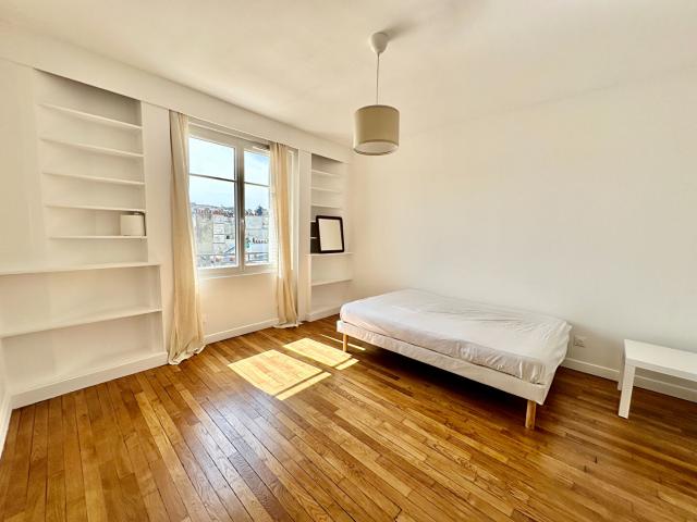 studio Paris 7ème, Gros Caillot