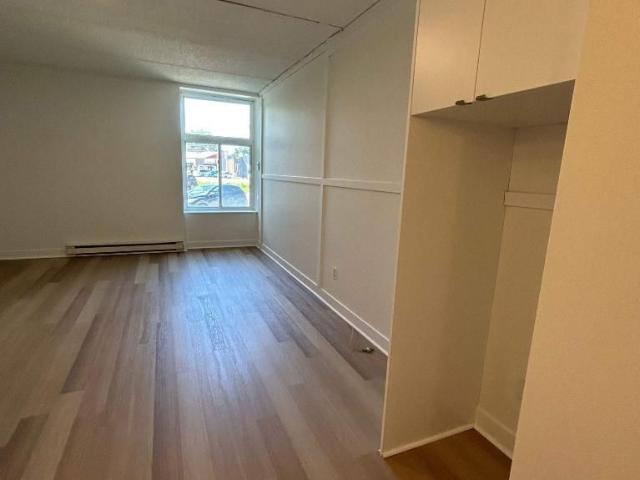 Studio Saint Charles Borromée $1,049 /mo