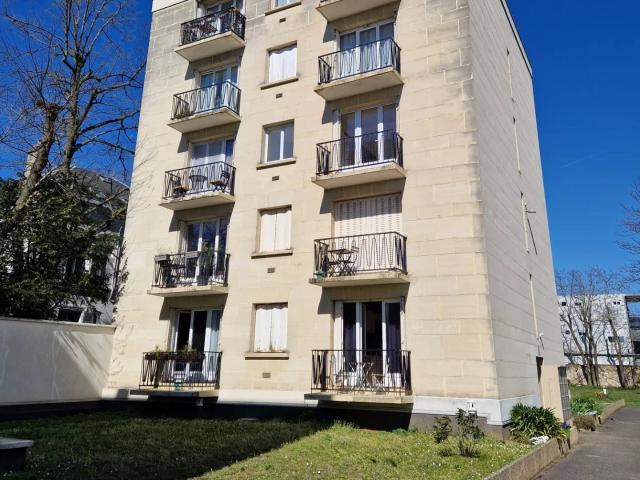 STUDIO SAINT MAUR DES FOSSES avec cave