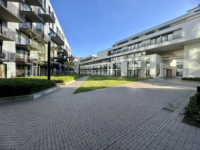 Studio semi meublé avec balcon