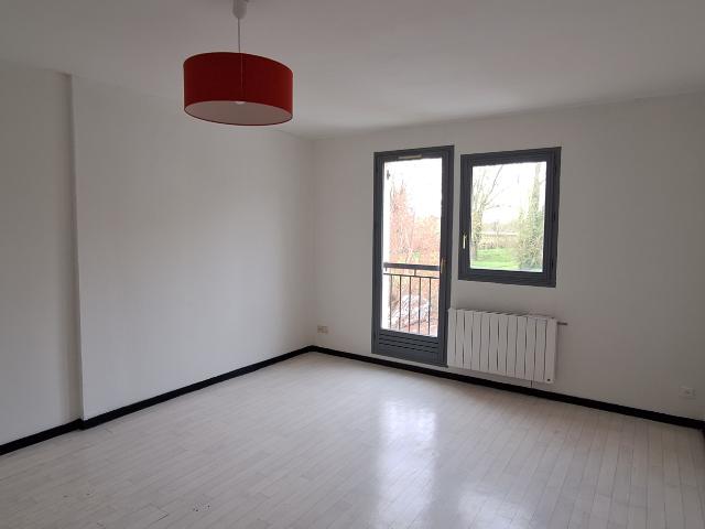 STUDIO SPACIEUX AVEC PARKING PRIVÉ SECTEUR GARE SAINT ROCH PARC DE LA HOTOIE