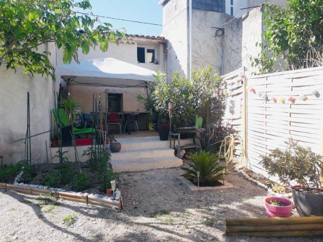 Studio style maisonnette avec Jardin