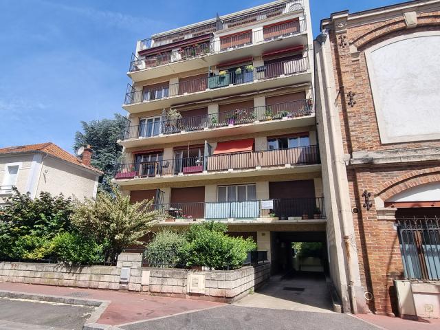 studio st maurice 32.24 m2 à 848€