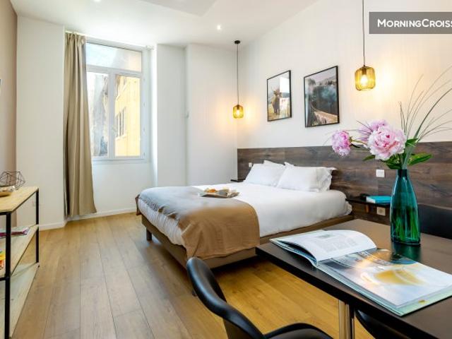Studio supérieur Latte vue rue