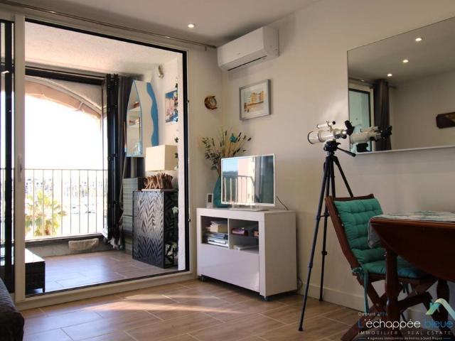 Studio pour 2 personnes vue sur la marina à Cogolin