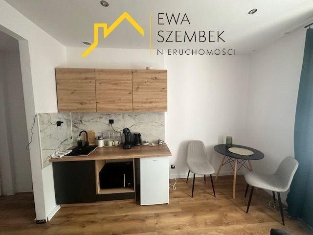 Nowoczesne studio po remoncie, ciepłe i świetnie skomunikowane