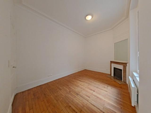 STUDIO PONT DE NEUILLY