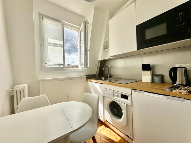 studio Paris 7ème, Gros Caillot
