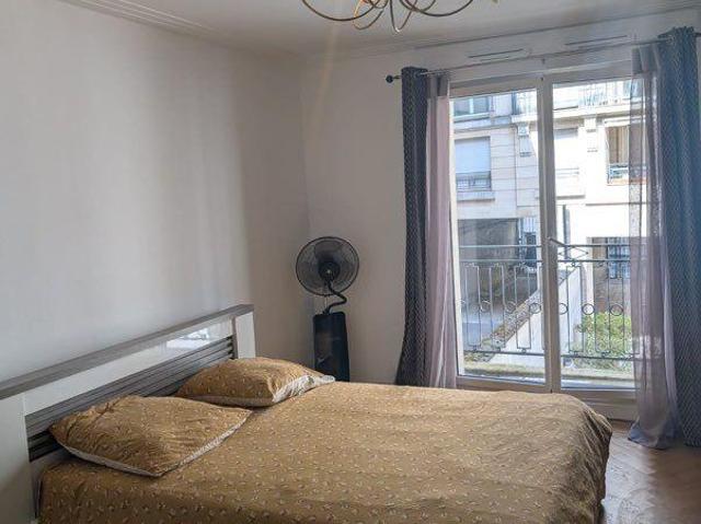 Studio Paris station Europe 31m2
