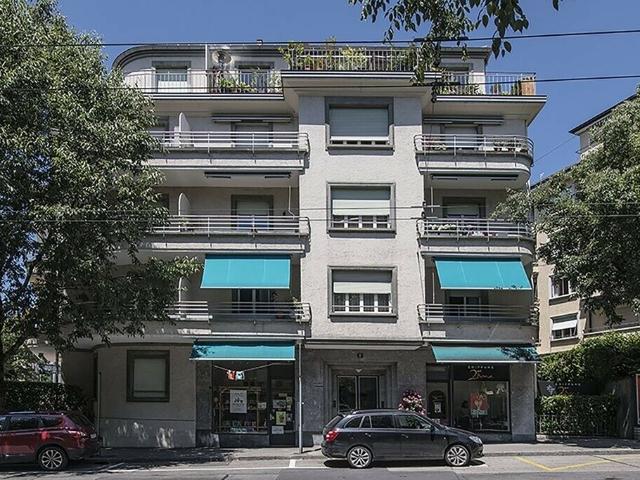 Studio partiellement rénové au 3ème étage avec balcon | dreamo. Ch
