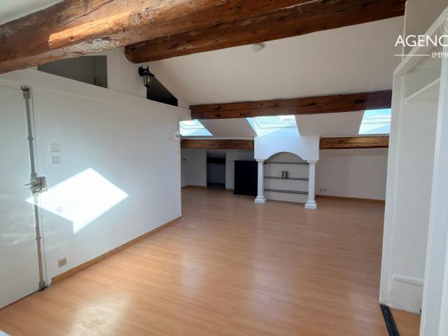 STUDIO PLACE DU 4 SEPTEMBRE