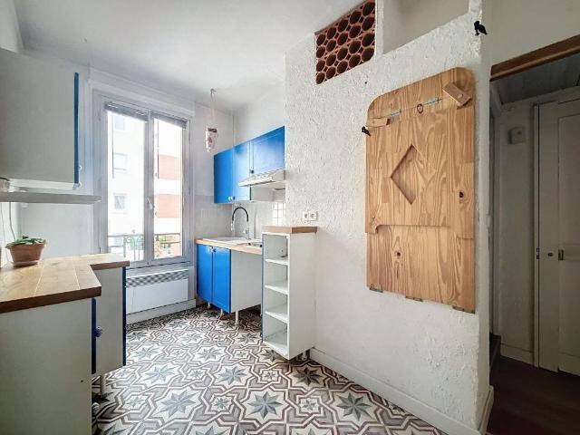 ? Studio plein de potentiel à Suresnes Parfait pour un premier