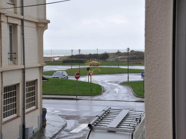 Studio plein sud avec vue latérale mer
