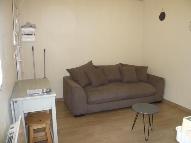 STUDIO PROCHE CENTRE VILLE ET FACULTE EAU ET ELECT INCLUS