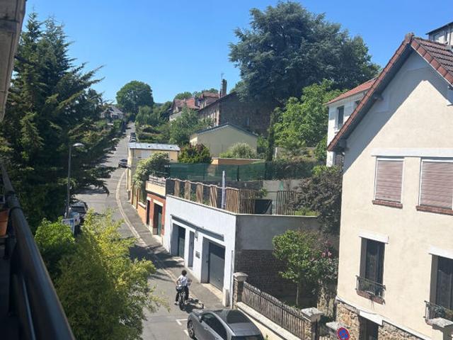 STUDIO proche gare de Chaville Rive Droite
